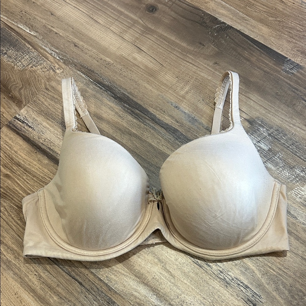 Women's Victoria’s Secret Body by Victoria Cream Bra 36D